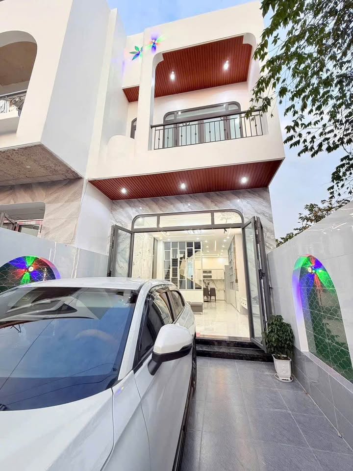 Nhà lầu mới xây tại Ấp Phú Ân, Cần Giuộc 158m² giá 3.6 tỷ - Thiết kế sang trọng, sẵn sàng vào ở!