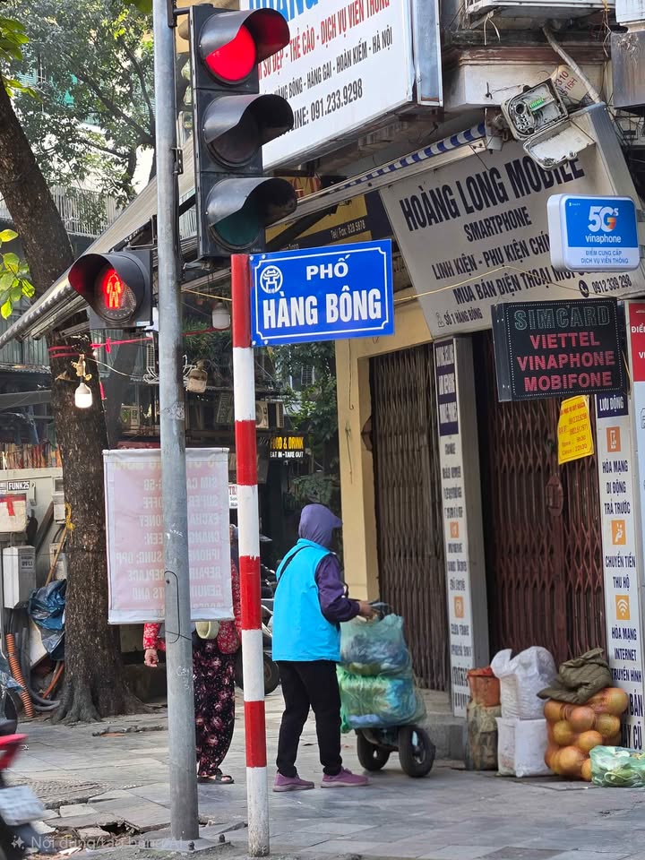 FrontHouse Hàng Bông, Hoàn Kiếm 31m² giá 52 tỷ - Sổ đỏ chính chủ, vị trí đắc địa!