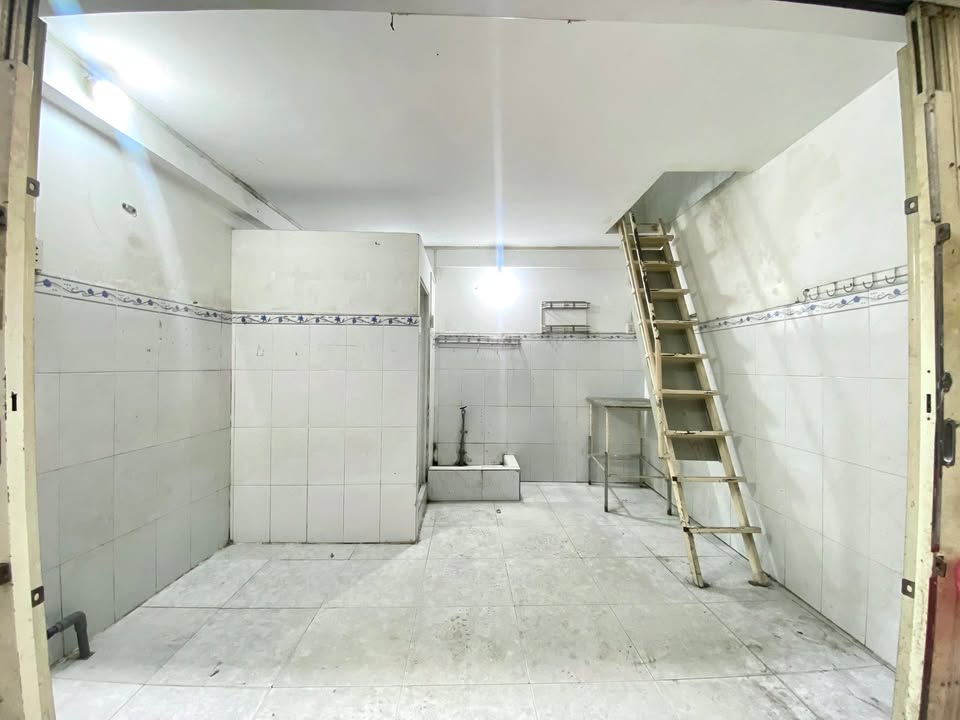 Nhà nguyên căn 3 tầng tại 133 Bình Thành, Bình Tân - Cho thuê chỉ 2.8 triệu/tháng!