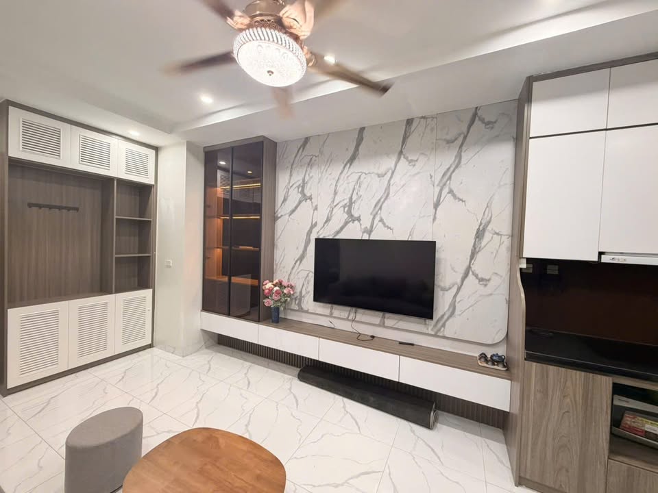 Căn hộ Tái định cư N02 Chùa Láng 48m² giá 4.6 tỷ - Sổ đỏ chính chủ, hoàn thiện đẹp!