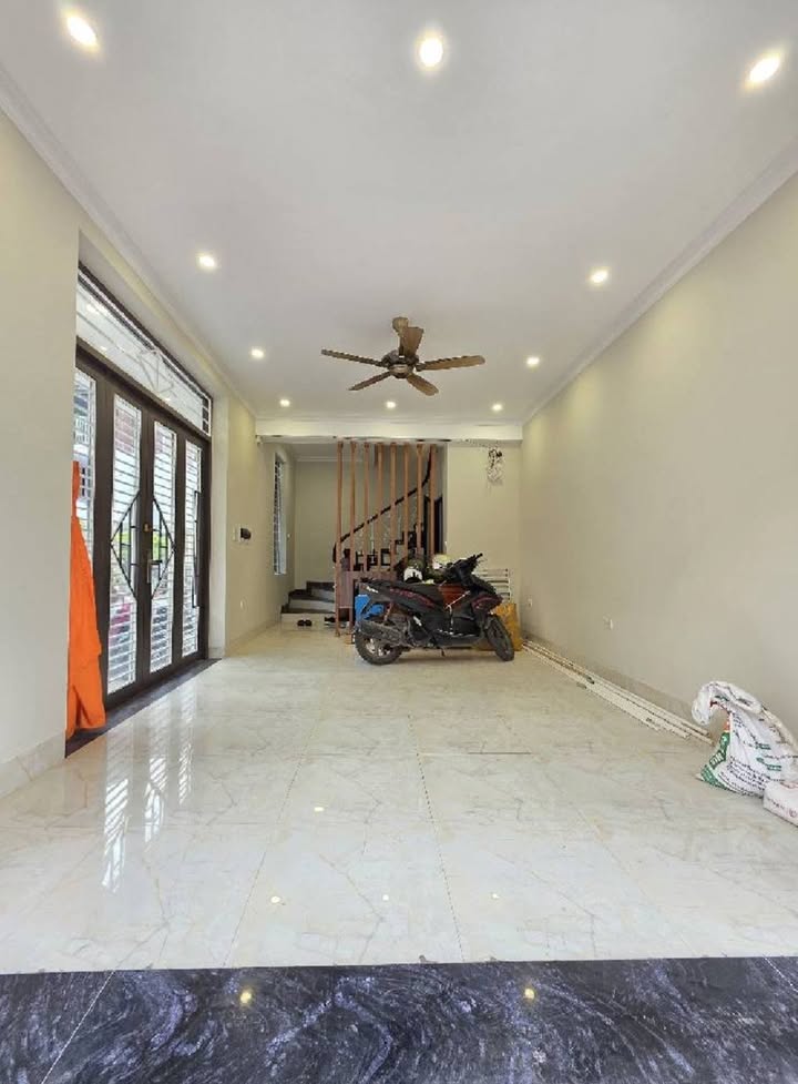 Nhà Phương Canh 45m² giá 12 tỷ - Lô góc ô tô tránh, tiện ích đầy đủ!