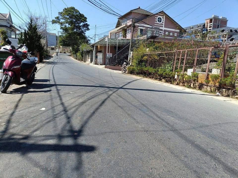 Đất biệt thự khách sạn mặt tiền đường Nam Hồ, Đà Lạt 497.9m² giá 25 tỷ - Vị trí lý tưởng cho đầu tư!