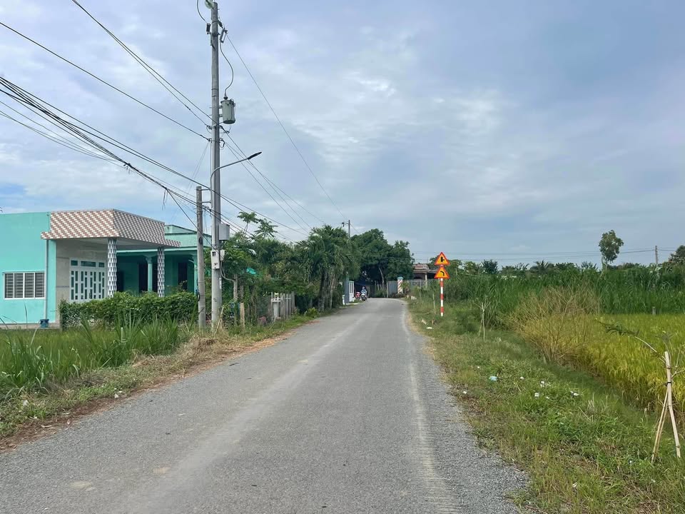 Đất thổ cư 120m² mặt tiền đường Nguyễn Thị Lầu, Tân Trụ - Giá chỉ 785 triệu!