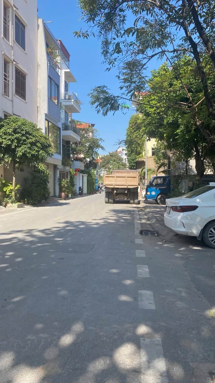 Đất nền Kẻ Tạnh, Giang Biên 257m² giá 48 tỷ - Lô góc 2 mặt tiền ô tô tránh!