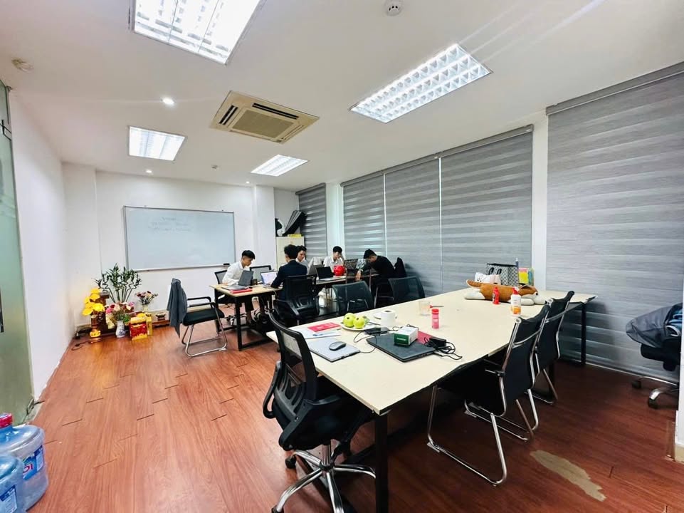 Văn phòng cho thuê Trần Thái Tông Cầu Giấy 38m² giá 8 triệu - Không gian làm việc lý tưởng!