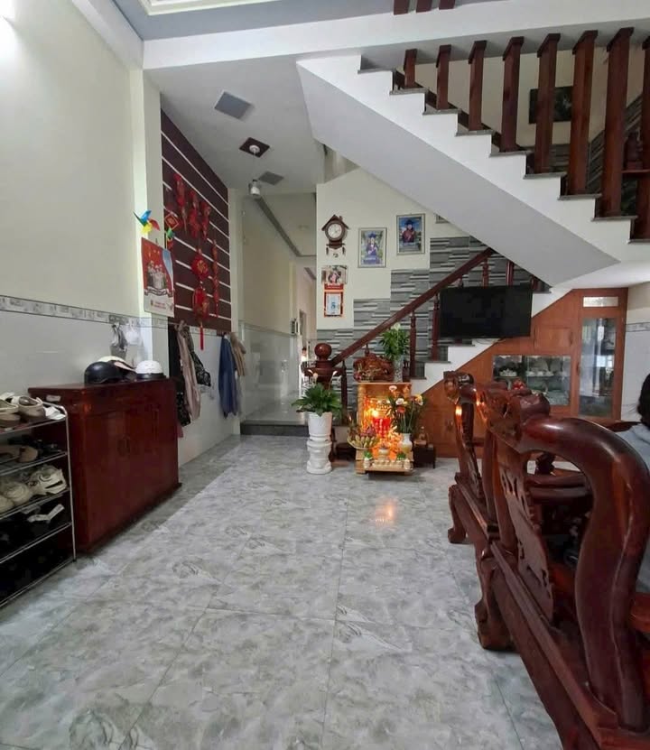 Nhà mặt tiền 2 tầng tại Trần Hưng Đạo 101m² giá 4 tỷ - Cơ hội sở hữu tuyệt vời!