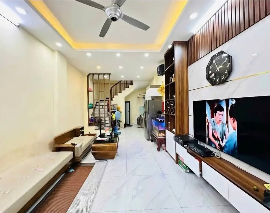 Nhà 5 tầng Cổ Nhuế 1 30m² giá 8.2 tỷ - Thiết kế hiện đại, vào ở ngay!