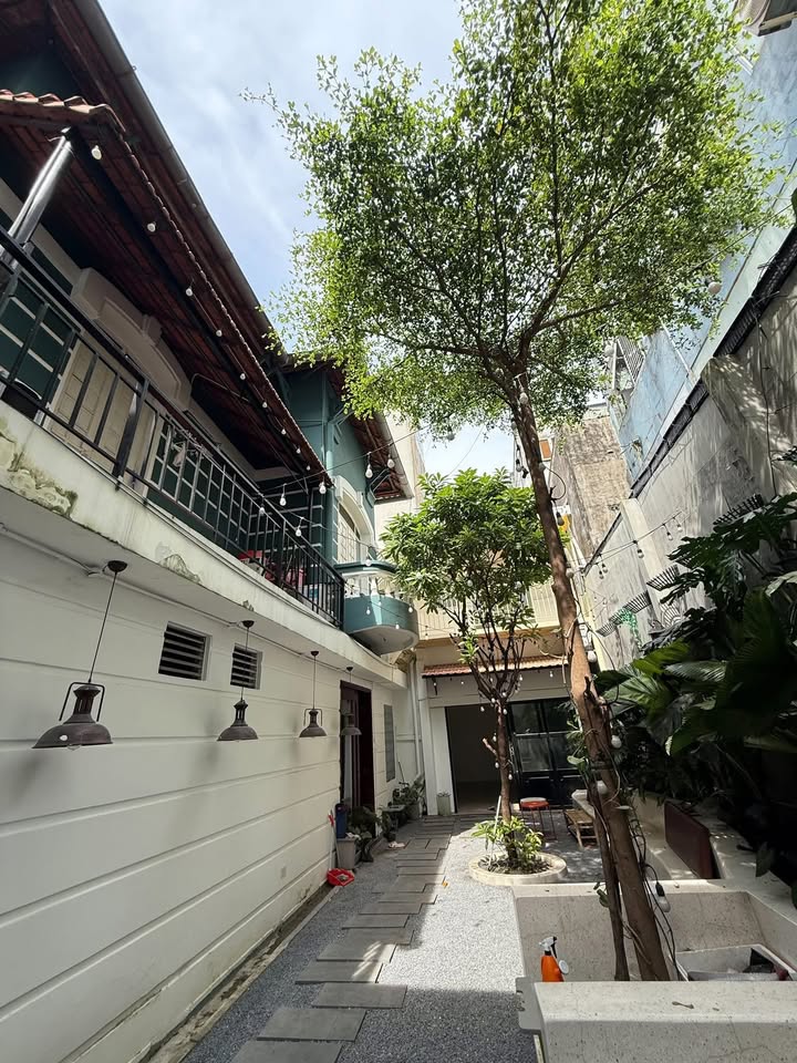 Biệt thự Cộng Hòa, Tân Bình 343m² giá 65 tỷ - Sổ đỏ chính chủ, 4 mặt thoáng!