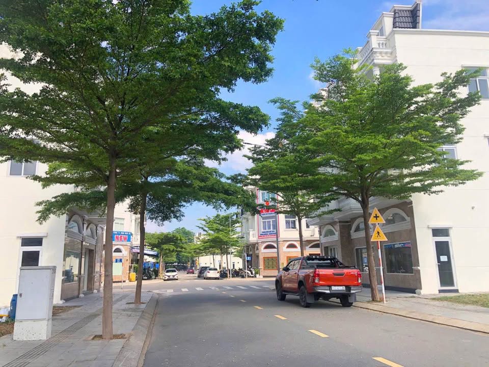 Đất nền KDC Icon Central Dĩ An 68m² giá 3.4 tỷ - Sổ đỏ chính chủ, đầu tư sinh lời!