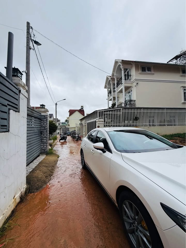 Đất nền xây dựng Đà Lạt 300m² giá 12.5 tỷ - Sổ đỏ chính chủ, ô tô né nhau!