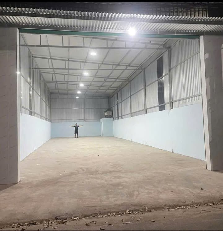 Kho cho thuê tại Phường Long Bình Mới 184m² giá 6 triệu - Cao ráo, thoáng mát!