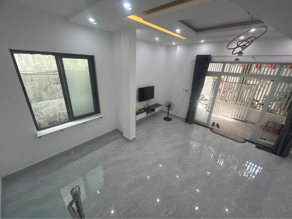 Nhà 2 tầng lô góc Đường Điện Biên Phủ, Thanh Khê 86m² giá 4.65 tỷ - Vị trí đắc địa gần chợ và trường học!