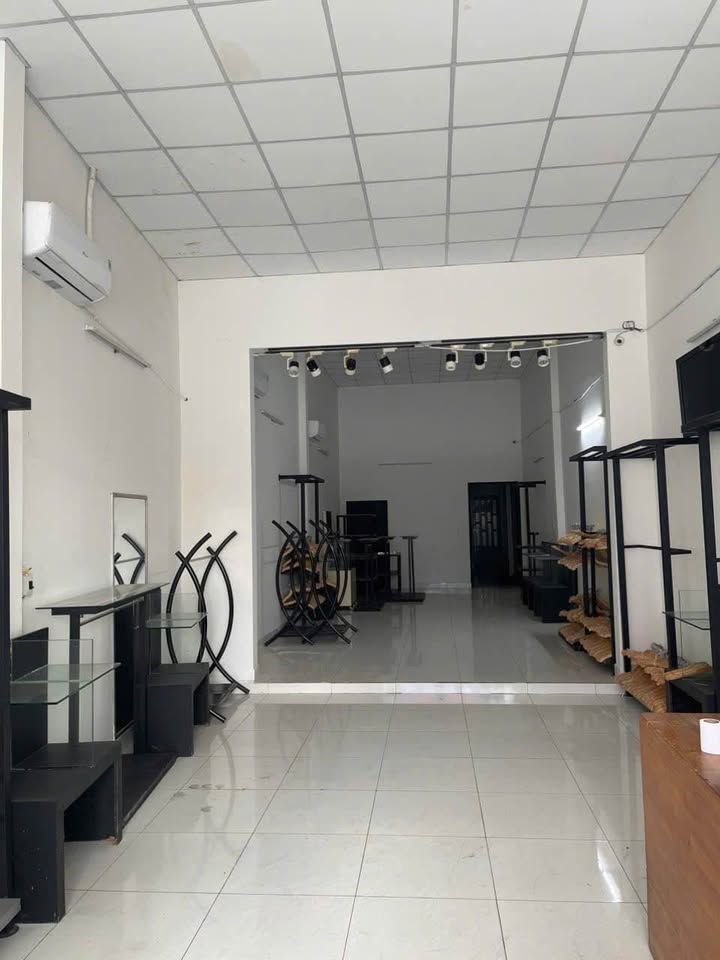 Bán nhà mặt tiền Tô Ký, Thới Tam Thôn, Hóc Môn 141m² giá 11.8 tỷ - Đầu tư sinh lời ngay!