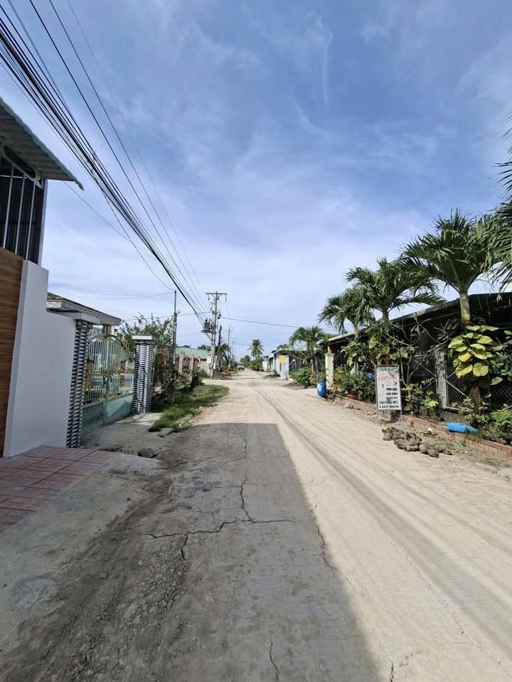 Nhà mới Ninh Thạnh, Tây Ninh 192m² giá 1.82 tỷ - Không gian thoáng mát, chính chủ!