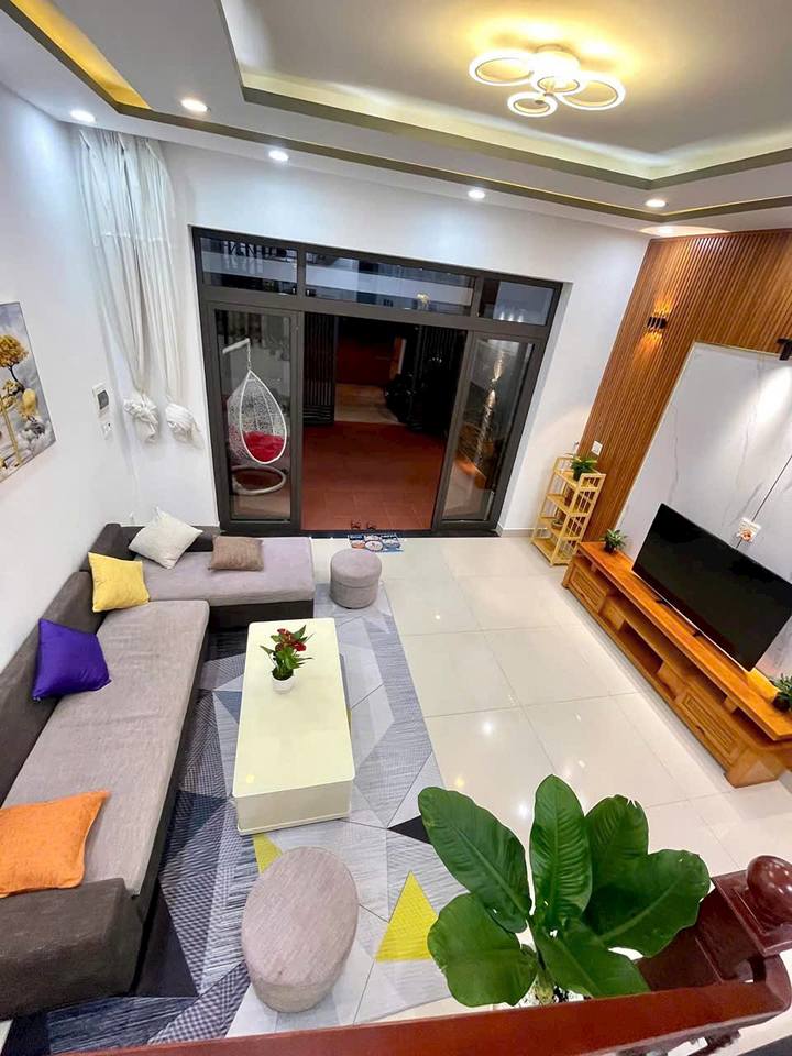 Nhà đẹp đường Bá Giáng 5, quận Ngũ Hành Sơn, 100m² - Vị trí lý tưởng để kinh doanh!