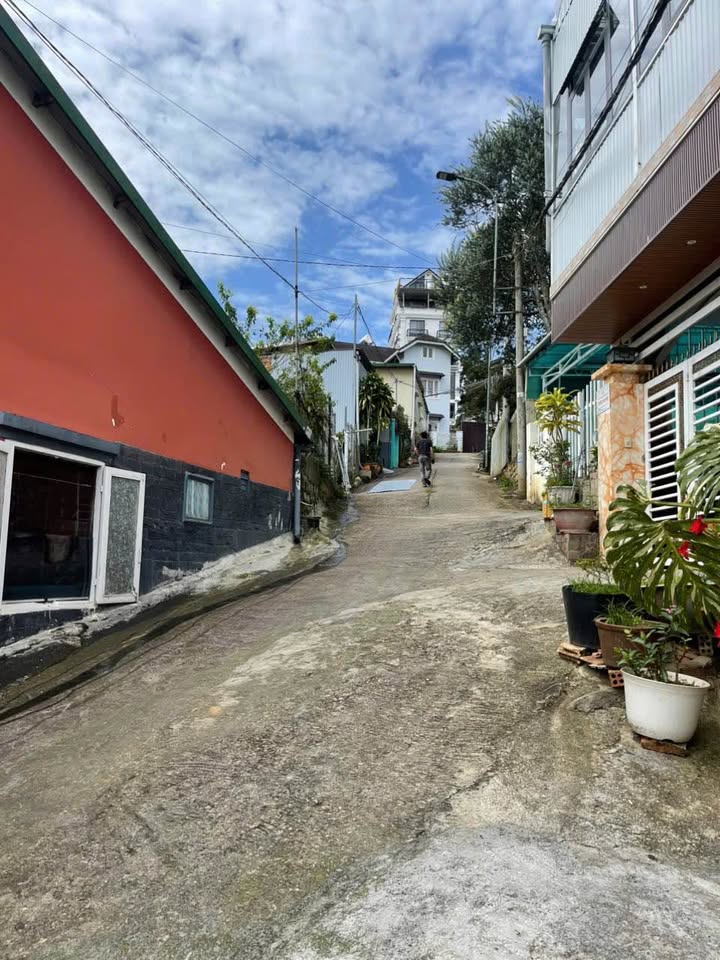 Đất sổ đỏ Đà Lạt 582m² giá 5.8 tỷ - Hẻm ô tô vào tận nơi!