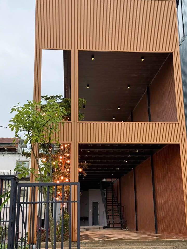 Cho thuê mặt bằng kinh doanh quán cà phê tại Đà Lạt 250m² - Vị trí đắc địa trên đường Nguyễn Thị Nghĩa!