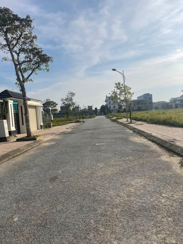 Đất thổ cư Thị trấn Đô Lương 180m² giá chỉ 3 tỷ - Mặt tiền đẹp, gần hồ điều hòa!