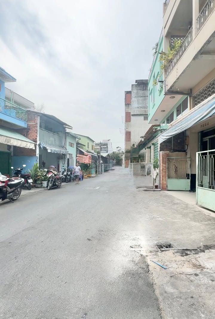 Nhà 2 tầng Lò Siêu, Q11, 16.7m² giá 2.79 tỷ - Vị trí thuận lợi cho mọi gia đình!