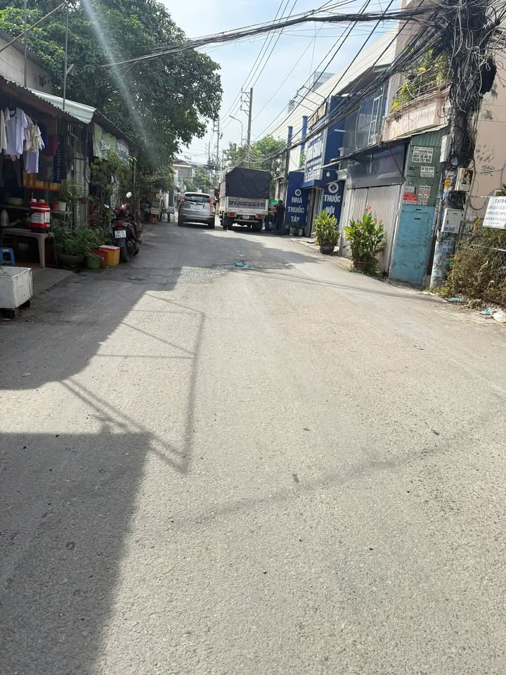 Nhà phố Thủ Đức 1 trệt 3 lầu 92m² giá 12.5 tỷ - Mặt tiền đường số 10, có thang máy