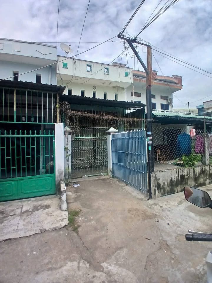 Nhà nguyên căn hẻm ô tô Tây Sơn, Quy Nhơn 68m² - Giá thuê chỉ 4 triệu/tháng!