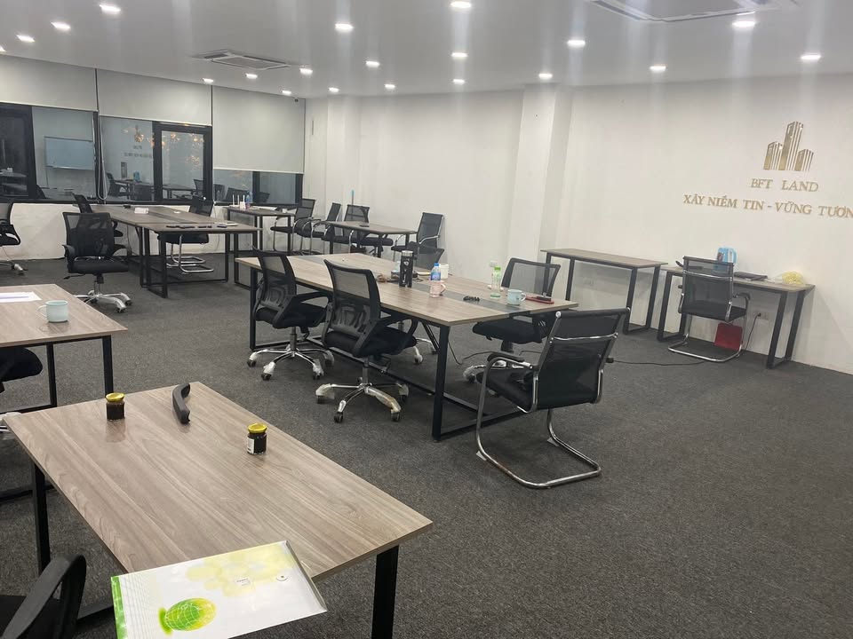 Văn phòng cho thuê Dịch Vọng Cầu Giấy 120m² giá chỉ 20 triệu - Cơ hội vàng không thể bỏ lỡ!