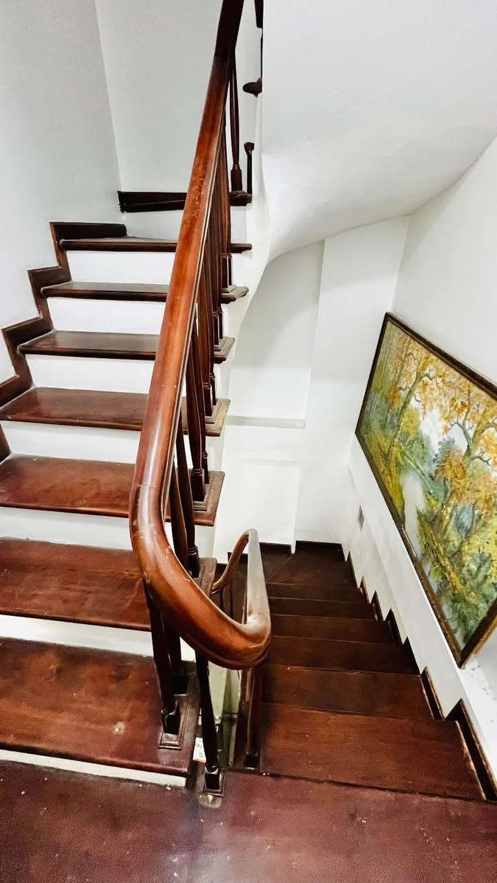 Nhà 5 tầng Đội Cấn 37m² giá 6.5 tỷ - Tiện nghi sống lý tưởng gần Hồ Tây!