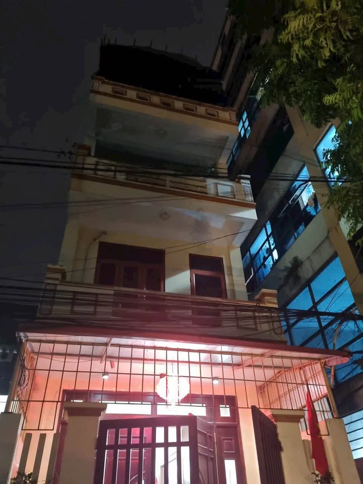 Nhà 4 tầng lô góc Trần Hưng Đạo Thái Bình 68m² giá 5 tỷ - Vị trí vàng trung tâm!