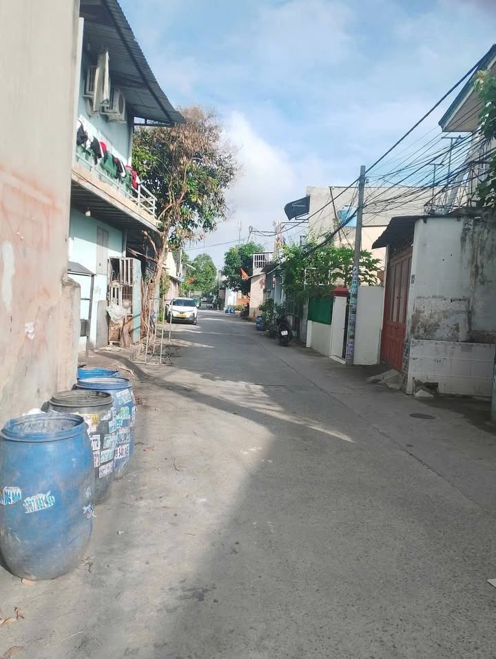 Nhà phố Dĩ An 90m² giá 2.2 tỷ - Sổ chung, đường ô tô vào tận nơi!