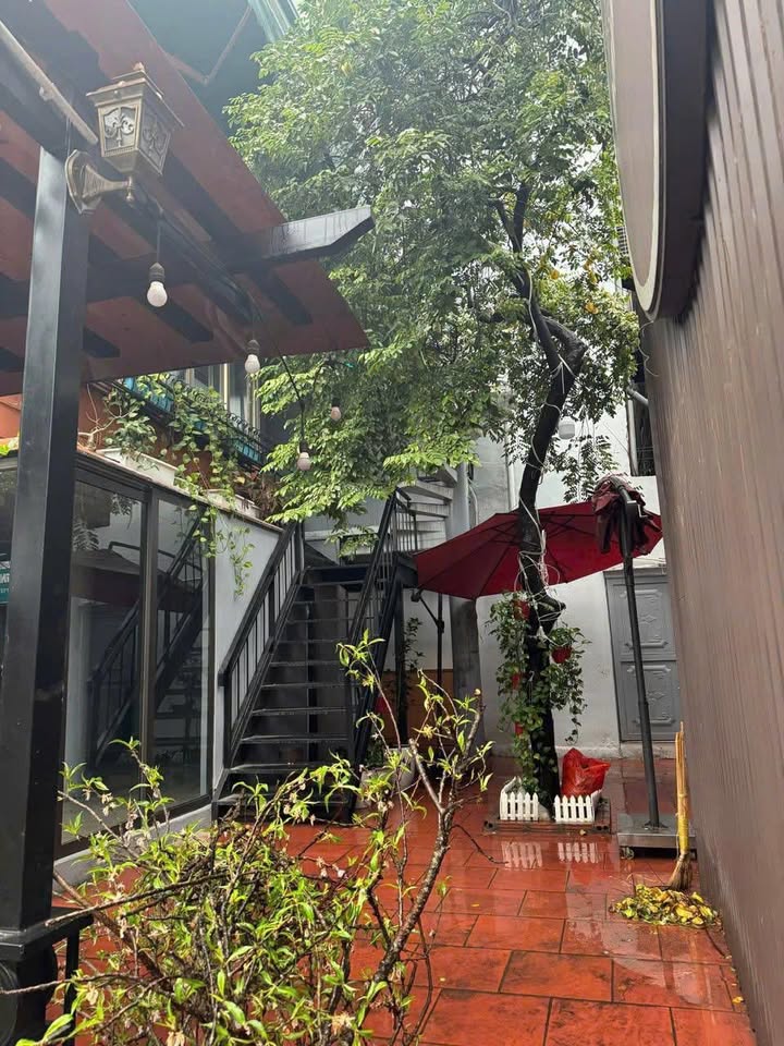 Mặt bằng kinh doanh cho thuê đường Hoàng Ngân, Cầu Giấy 165m² giá 45 triệu/tháng - Vị trí đắc địa, sẵn sàng hoạt động!