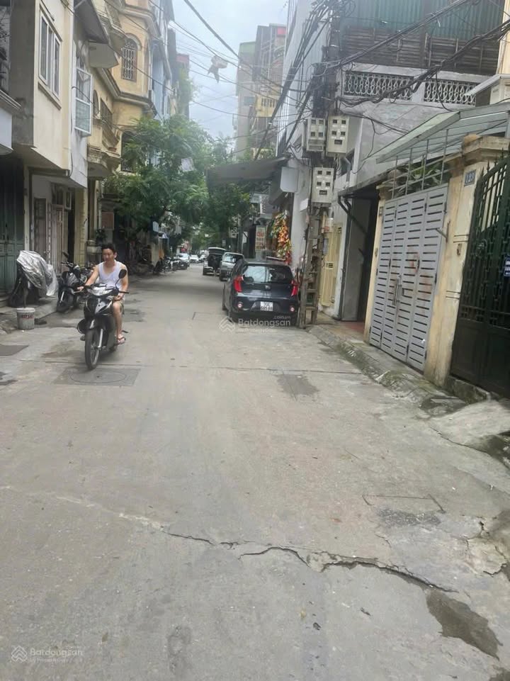 Cho thuê nhà mặt phố Tân Ấp, quận Ba Đình, 60m² - Kinh doanh thuận lợi!