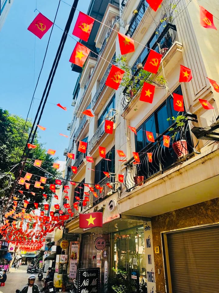 Nhà phố Văn Cao Ba Đình 60m² giá 18 tỷ - Thiết kế hiện đại, thang máy