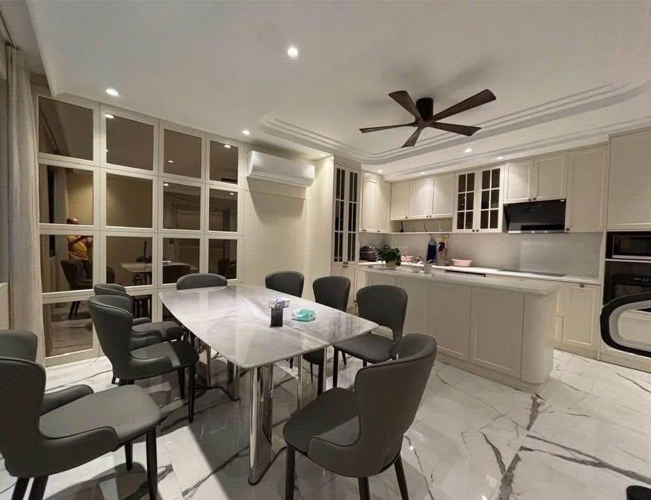 FrontHouse Hai Bà Trưng 52m² giá 22 tỷ - Kinh doanh sầm uất ngay mặt phố!