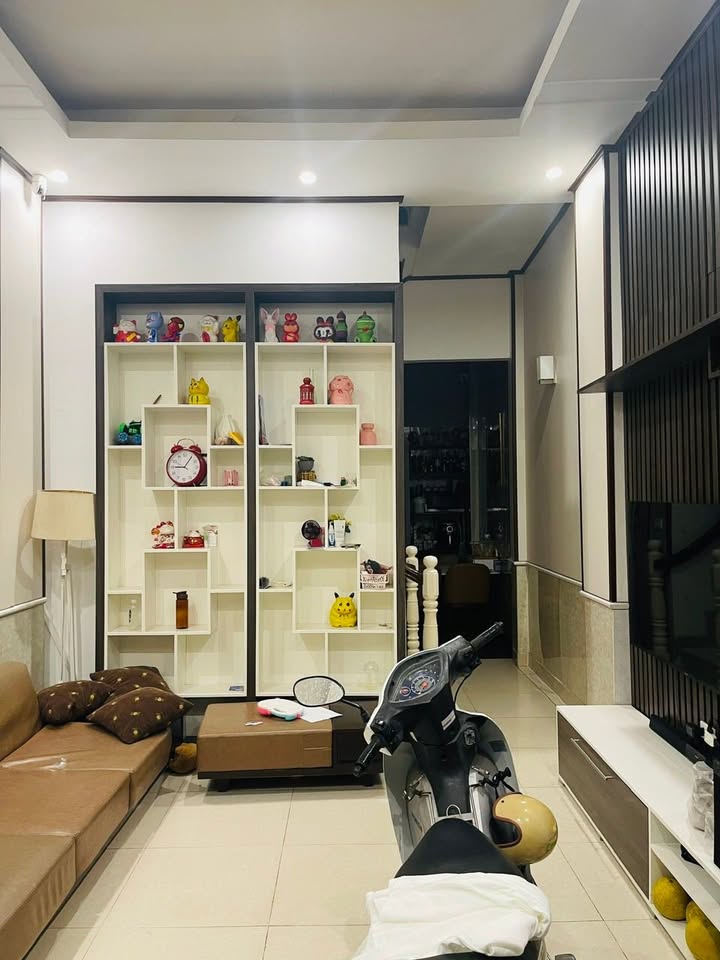 Nhà phố Tân Ấp, quận Ba Đình 41m² giá 11 tỷ - Đẹp vuông vắn, ô tô đỗ cửa!