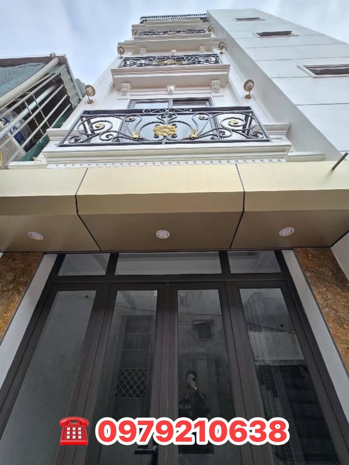 Nhà đẹp Lĩnh Nam 35m² giá 6.8 tỷ - Tiện ích đầy đủ, sẵn sàng ở ngay!