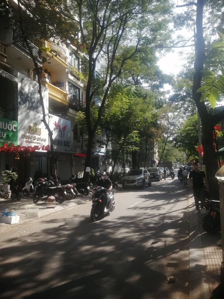 Nhà mặt phố Tô Hiệu Cầu Giấy 180m² giá 23 tỷ - Đầu tư sinh lời ngay!