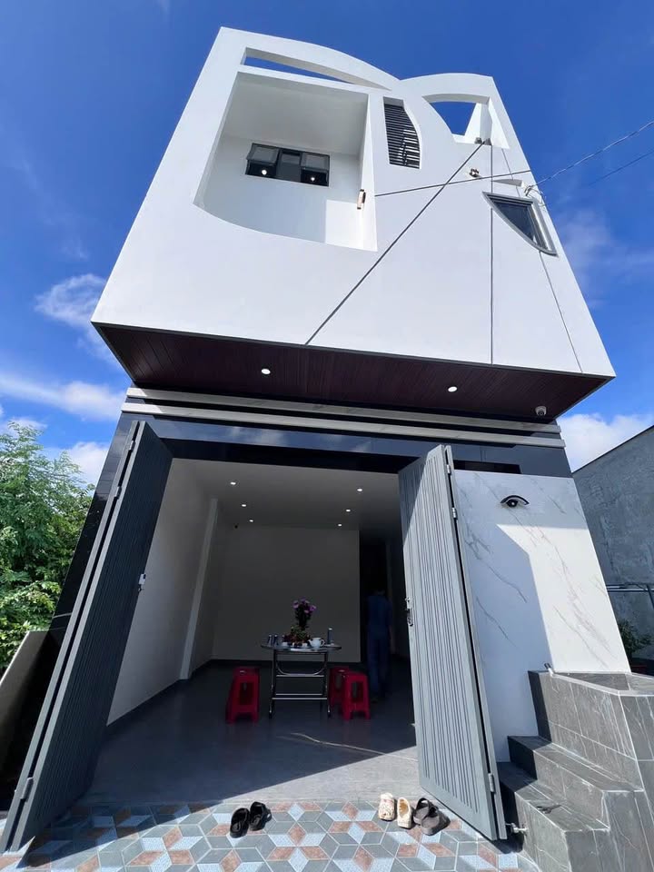 Nhà phố Phường Mỹ Ngãi, TP Cao Lãnh 97m² giá 3 tỷ - Thiết kế hiện đại, an ninh tuyệt đối!