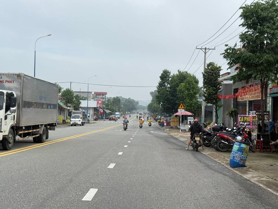 Nhà mặt tiền đường DL14, Bến Cát, 300m², giá 8 tỷ - Tiềm năng kinh doanh lớn!