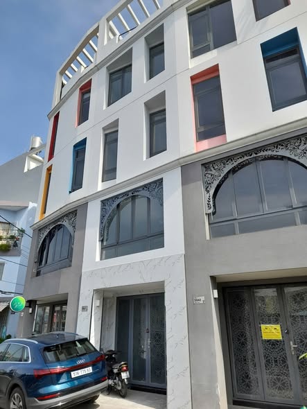 Nhà mặt tiền Kênh Tân Hóa, Phú Lâm, Q6, 44m² giá 10.5 tỷ - Có thang máy, gara ô tô!