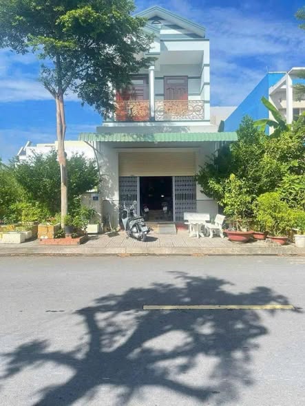 Nhà phố đường Xuân Hồng, Bình Thủy, Cần Thơ 105m² giá 4.8 tỷ - Thiết kế kiên cố, gần nhiều tiện ích!