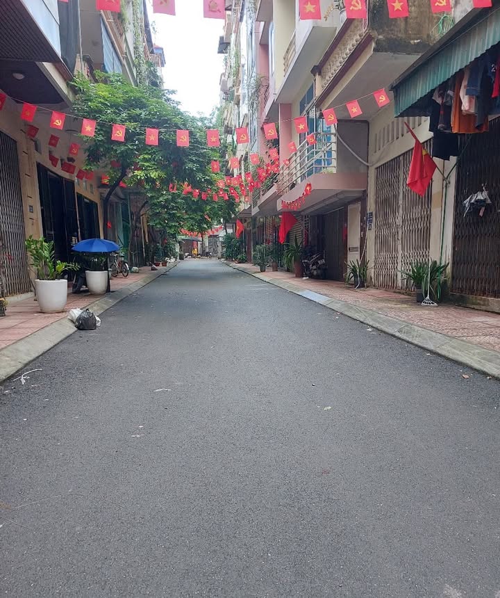 Bán đất Phú Diễn Bắc Từ Liêm 50m² - Lô góc, ô tô vào tận nhà!