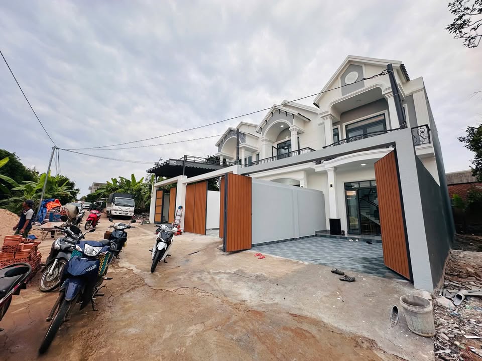 Nhà phố hiện đại Bảo Vinh, Long Khánh 100m² giá 2.63 tỷ - Sẵn sàng vào ở ngay!