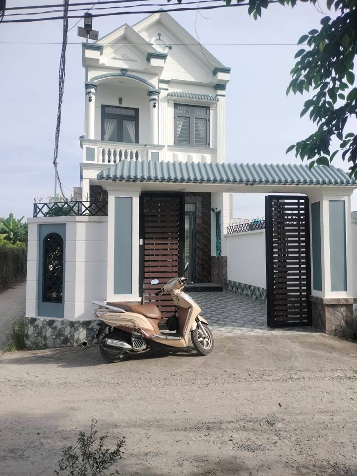 Nhà lầu mặt tiền Tỉnh Lộ 9, 120m² giá 2.8 tỷ - Sổ hồng chính chủ!