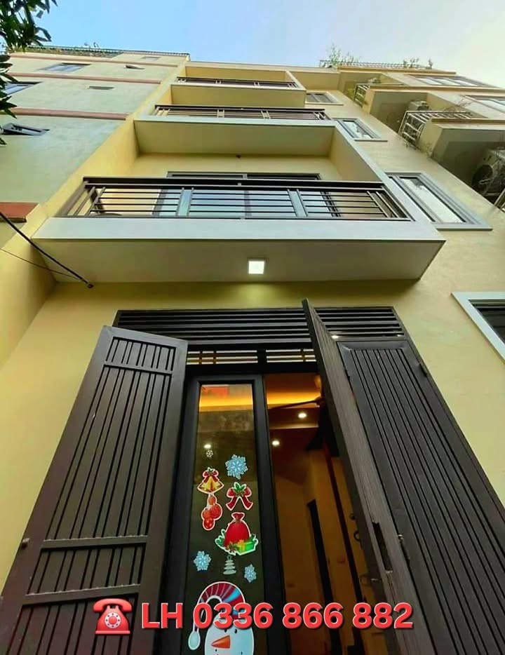 Nhà 5 tầng Thạch Bàn 40m² giá 7 tỷ - Vị trí vàng, ô tô vào tận cửa!