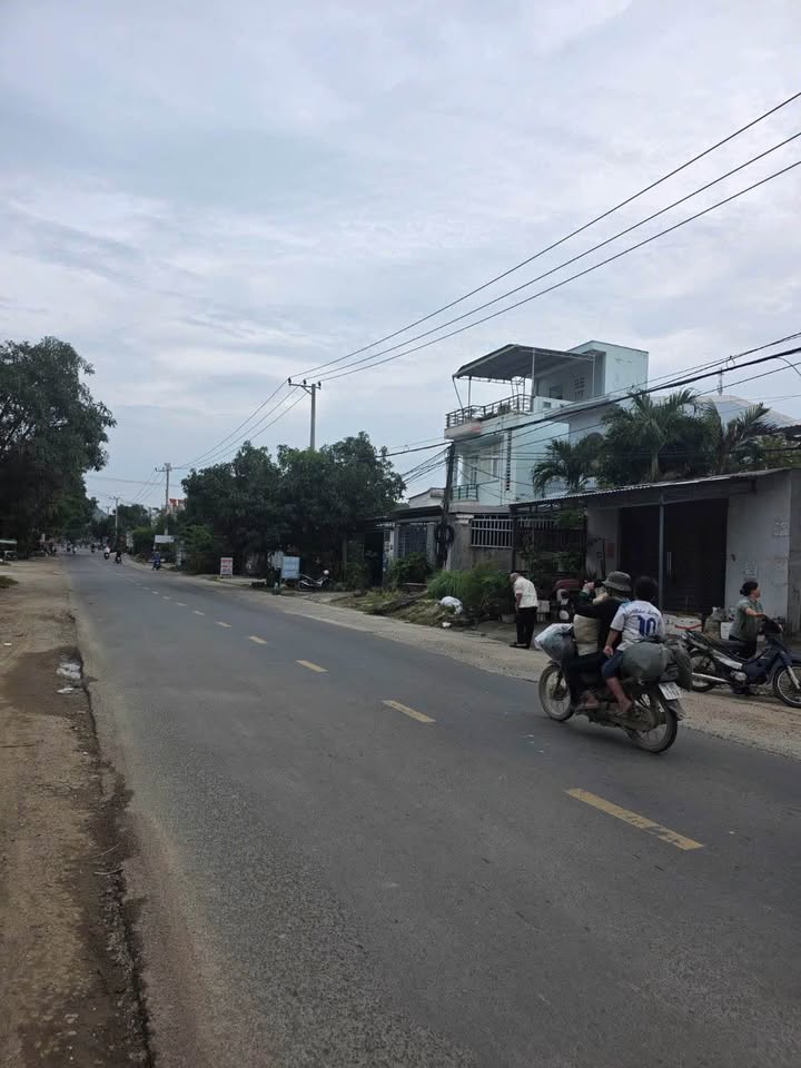 Bán gấp FrontHouse mặt tiền đường Nguyễn Xiển 176m² giá chỉ 5.7 tỷ - Đầu tư sinh lời ngay!