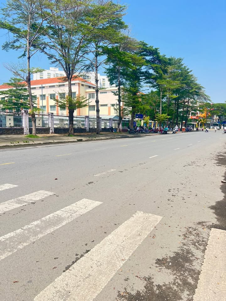 Nhà mặt tiền Trịnh Quang Nghị 100m² giá 8.5 tỷ - Kinh doanh thuận lợi!