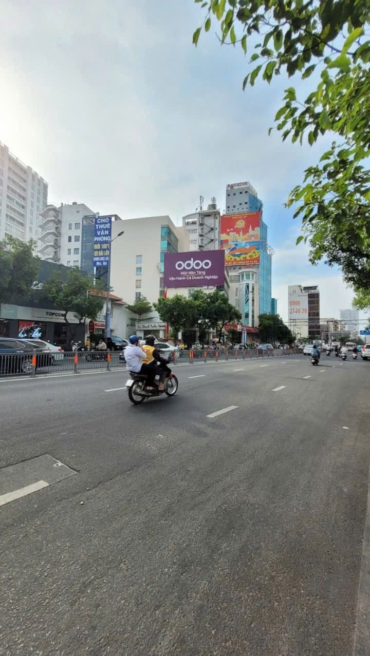 Mặt tiền đường Nam Kỳ Khởi Nghĩa, Quận 3, 550m² giá 320 tỷ - Đầu tư sinh lời bền vững!