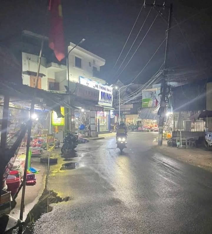 Nhà cấp 4 mặt tiền kinh doanh tại chợ Bình Chuẩn, 210m² giá 4.8 tỷ - Cơ hội đầu tư sinh lời!