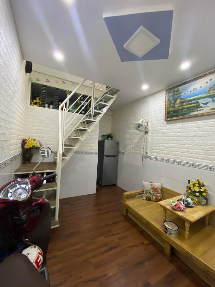 Nhà bán đường Trường Sơn, quận 10, 45m² chỉ 2.2 tỷ - Gần công viên Thỏ Trắng!