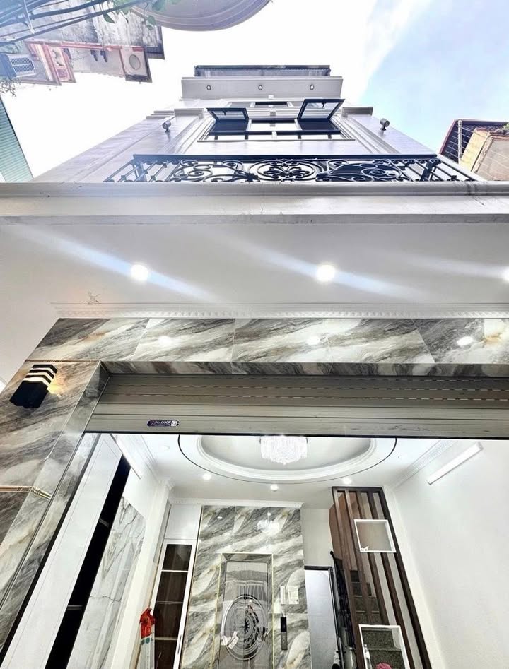 Nhà phố Vĩnh Phúc, Ba Đình 42m² giá 12 tỷ - Nhà mới thang máy, tiện ích đầy đủ!